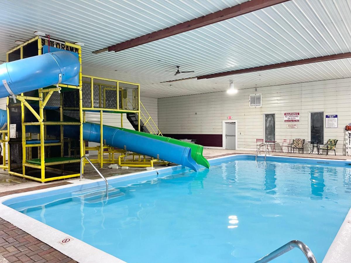 Camp Inn Lodge Oscoda Экстерьер фото