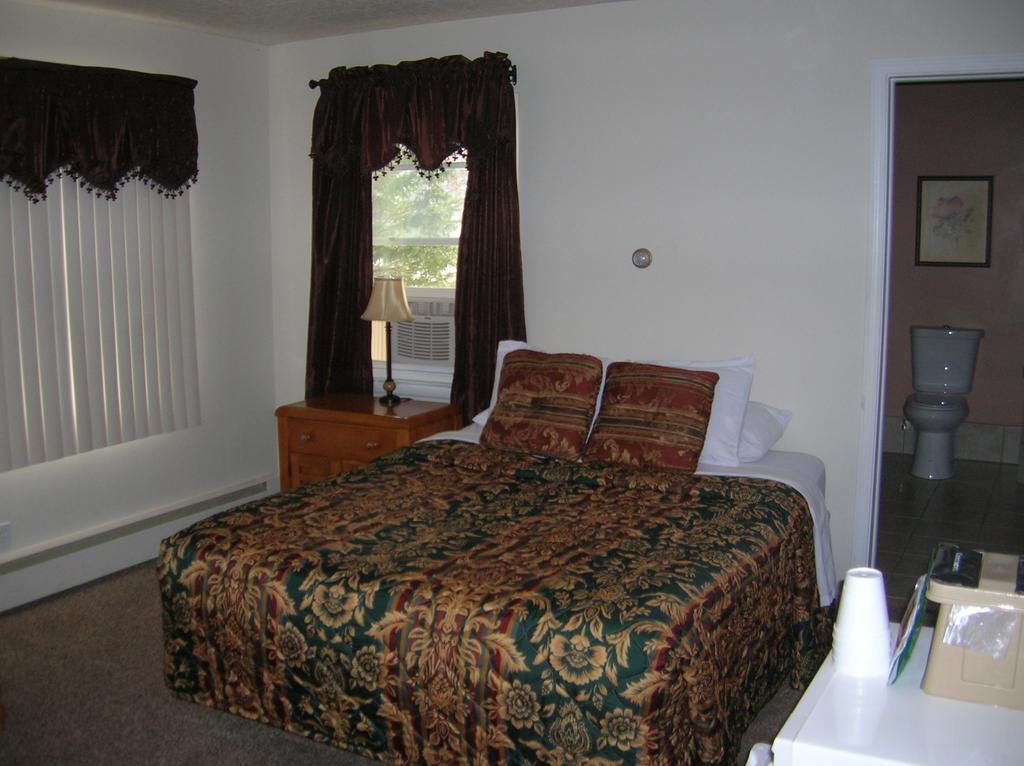Camp Inn Lodge Oscoda Экстерьер фото