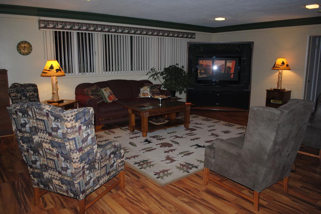 Camp Inn Lodge Oscoda Экстерьер фото
