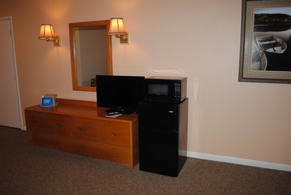 Camp Inn Lodge Oscoda Экстерьер фото